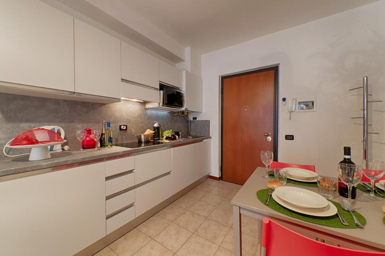 Modern Lakefront 2-Bedroom Apartment Acquaseria Eksteriør billede